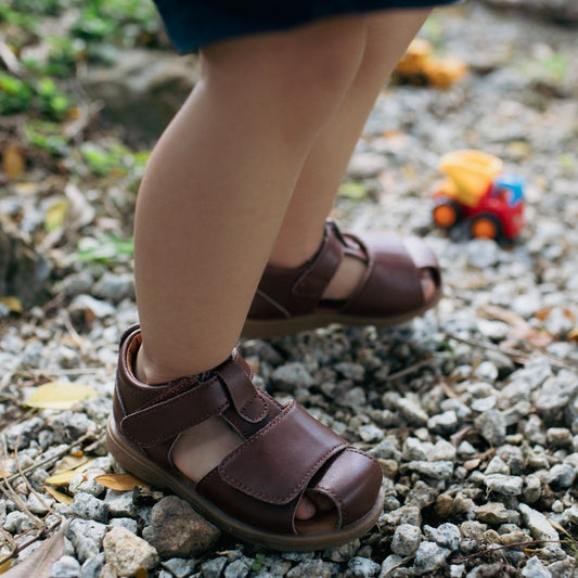 Louie Sandals in Chocolate